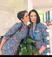 Malaysia Airlines crew member marks 40-year career with daughter on final flight