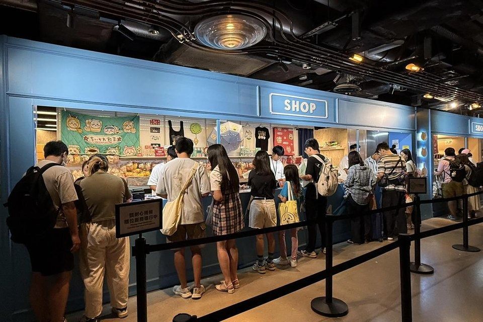 The queue for the “one time chance” to buy Chiikawa merchandise from the exhibition. - Photo: ST