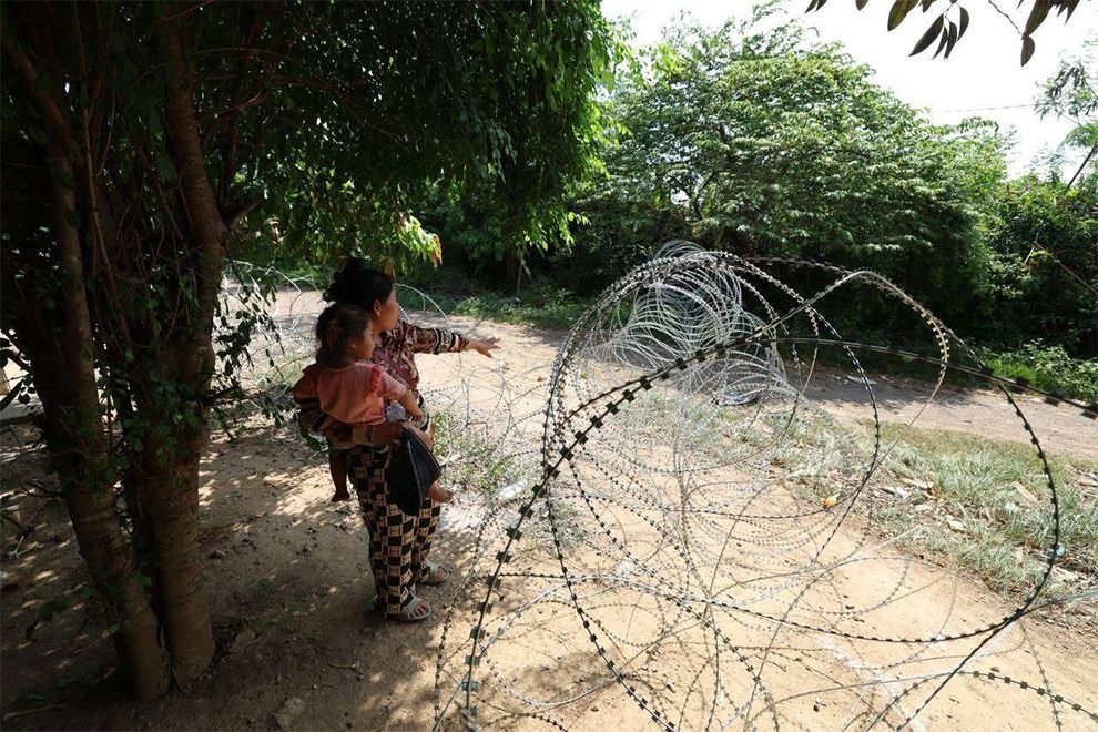 The barricades mean they cannot access the houses which were their homes, in some cases since the 1990s. - Photo: FN