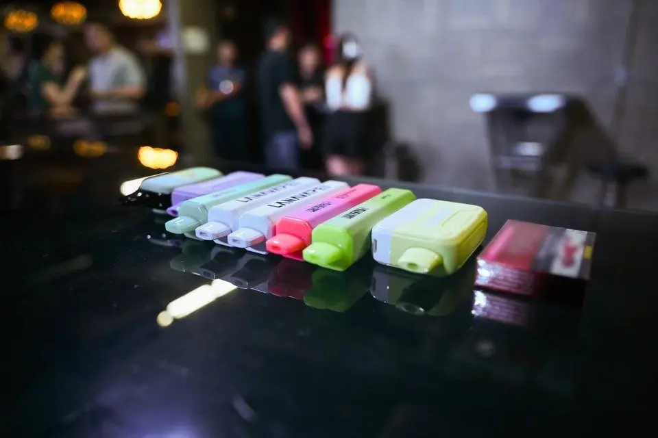 Over 280 vapes seized, more than 640 people checked in one night by Singapore police, Health Sciences Authority, in anti-vape raids | The Star Over 280 vapes seized, more than 640 people checked in one night by Singapore police, Health Sciences Authority, in anti-vape raids | The Star