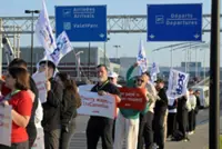 Air Canada flight attendants picket at airports; businesses seek government intervention