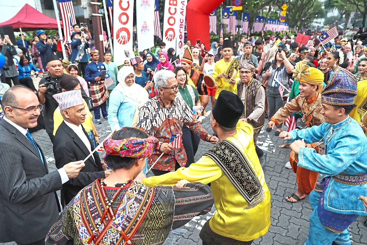  Traditional dancers performing in front of international guests at Jalan Raja Laut as Kuala Lumpur mayor Datuk Seri Maimunah Mohd Sharif (in white headscarf) looks on.