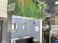 Eatery operators strain to meet toilet standards