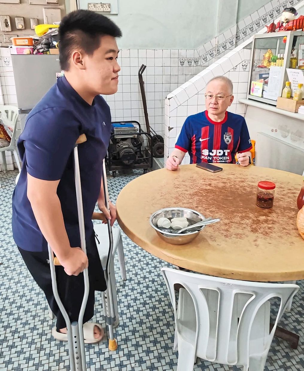 Academic limbo: Dr Wee meeting with Lim at a coffee shop to hear the STPM student’s story. — Picture courtesy of Dr Wee’s Facebook