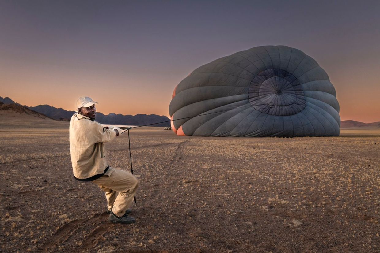 Ng’s photograph captures a ground crew member pulling a hot air balloon in Namibia, highlighting the fascinating behind-the-scenes moments of ballooning. 