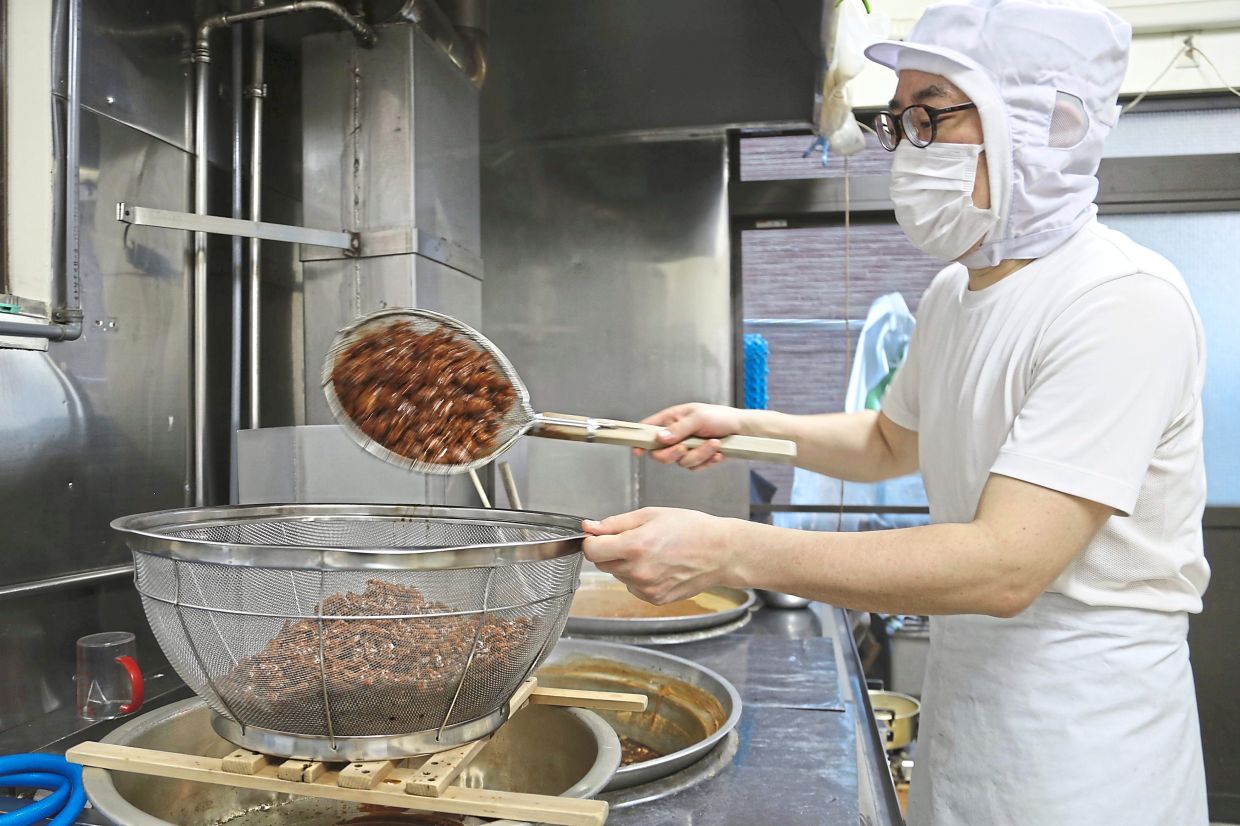 Kobayashi is continuing his family's vocation of making tsukudani, a Japanese preserved food, in Tsukuda.