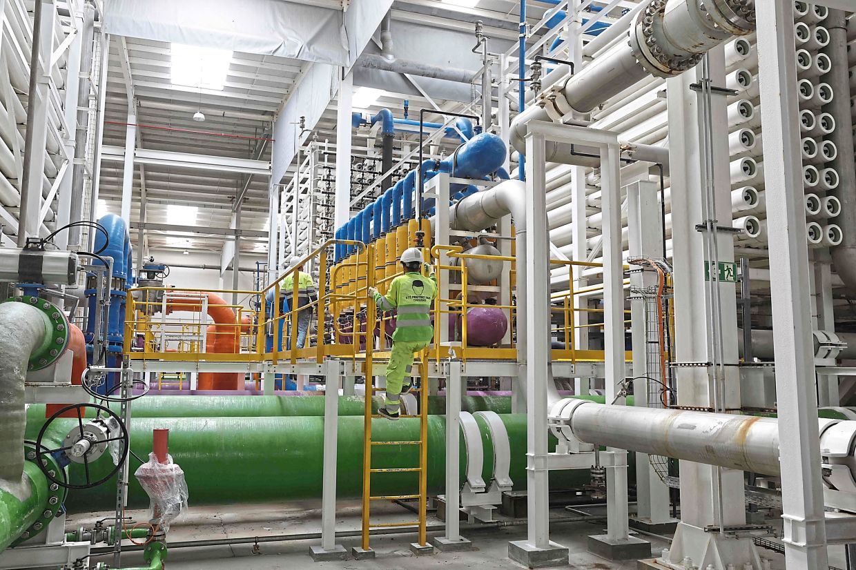 This desalination plant is one of the most important hydraulic projects in the country.