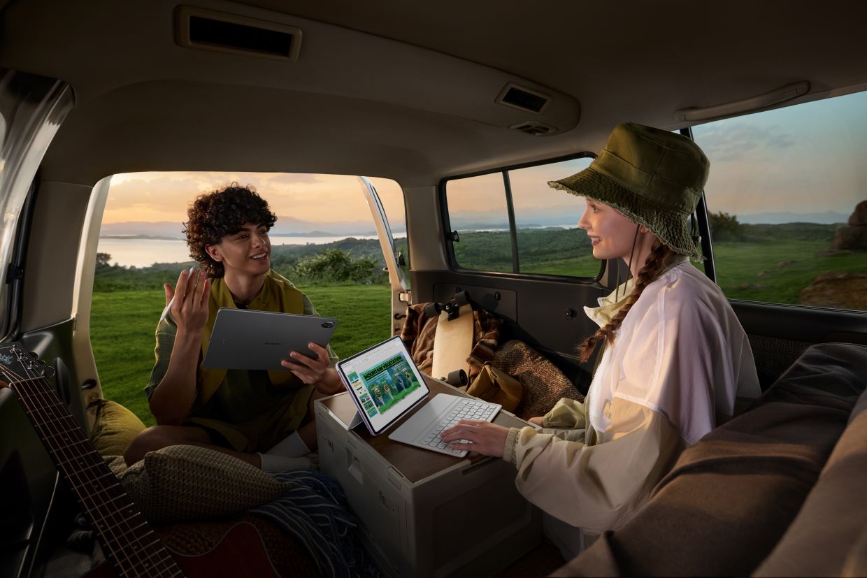 Turn any spot into your workspace with the HUAWEI MatePad 11.5 PaperMatte Edition (2025).