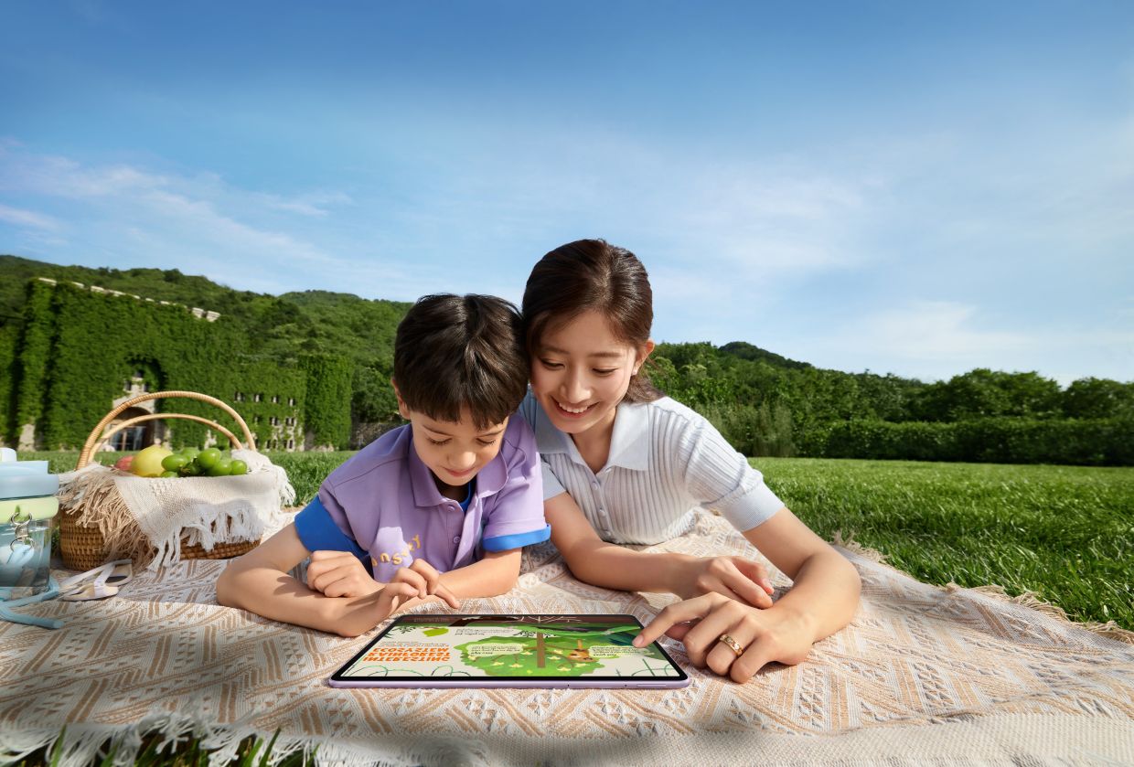 Visual comfort meets outdoor freedom with the HUAWEI MatePad 11.5 PaperMatte Edition (2025).