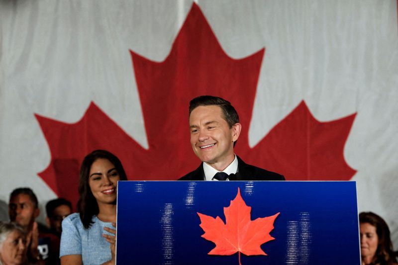 Kanadski opozicijski voditelj Pierre Poilievre se vrača v parlament po zmagi na nadomestnih volitvah