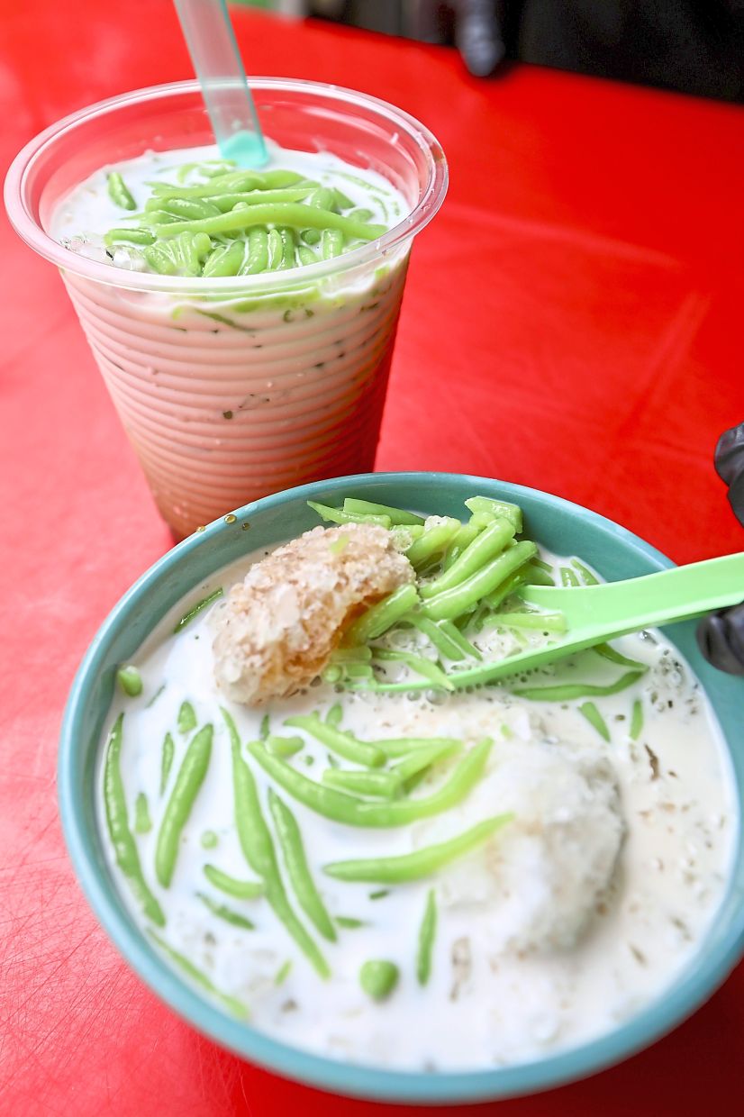 RM1 cendol served in a bowl of cup.