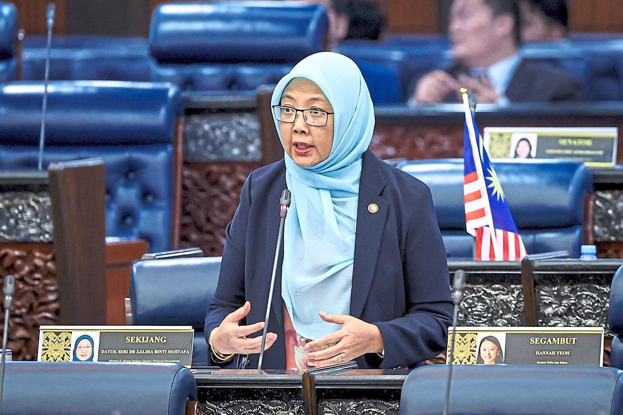 Paving the way: Zaliha speaking in Parliament. — Bernama