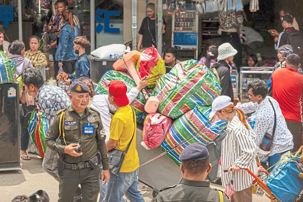 Military policemen patrolling the main road of Kamrieng. — AP