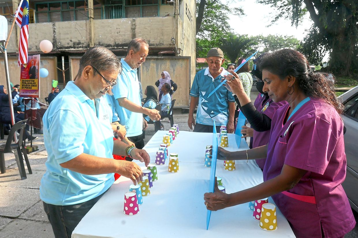 A memory cup game targeting the brain’s memory function.