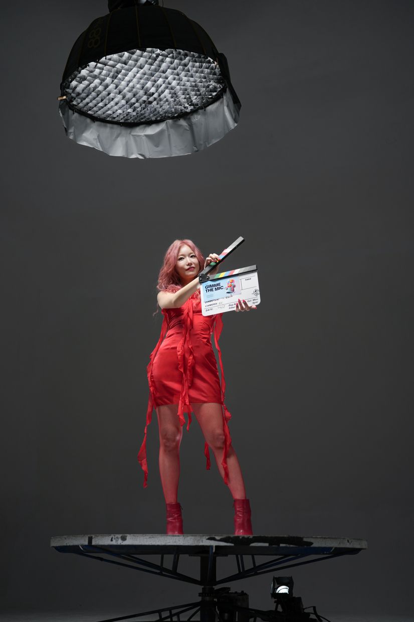 Adoo tourne le clip de son premier morceau de danse, 
