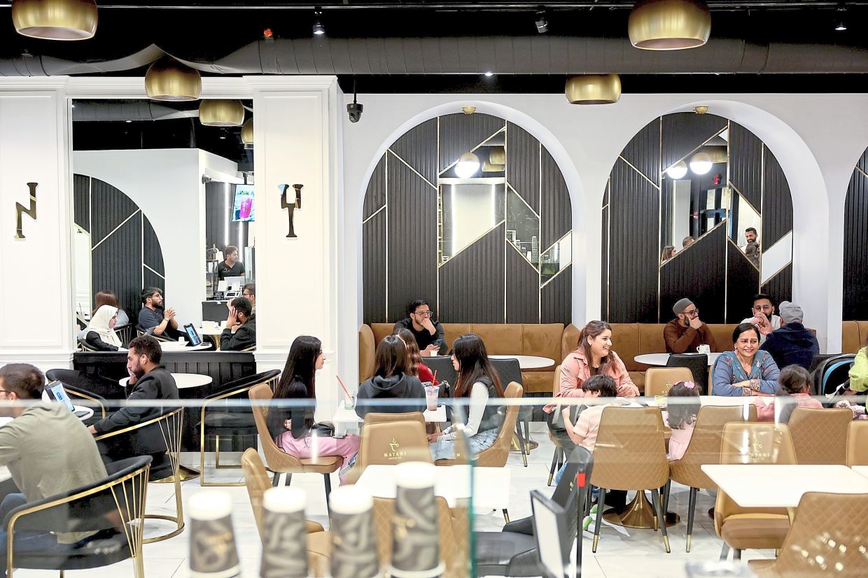 The coffee shop is abuzz at night, an alternative nightlife for those who want to have fun without alcohol.