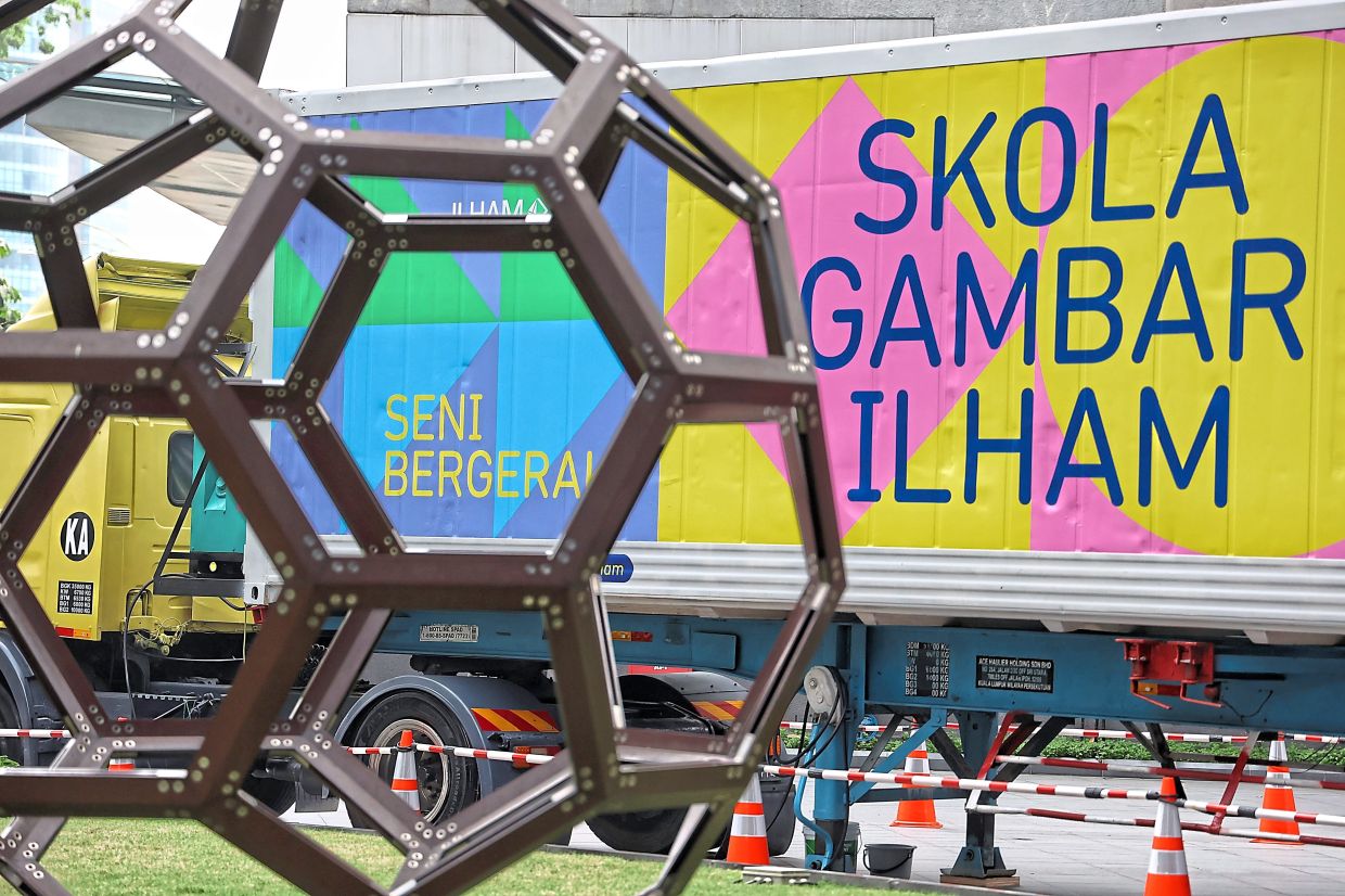 This Saturday, Ilham Gallery closes the first phase of its Skola Gambar Ilham tour with a stop at the Mah Meri community in Pulau Carey, Selangor. Photo: The Star/Muhamad Shahril Rosli 