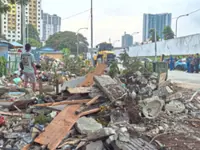 Illegal structures in PJU torn down, upsetting traders