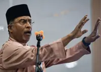 Claim of 10,000 Bangladeshi students given 'graduate pass' not true, says Zambry