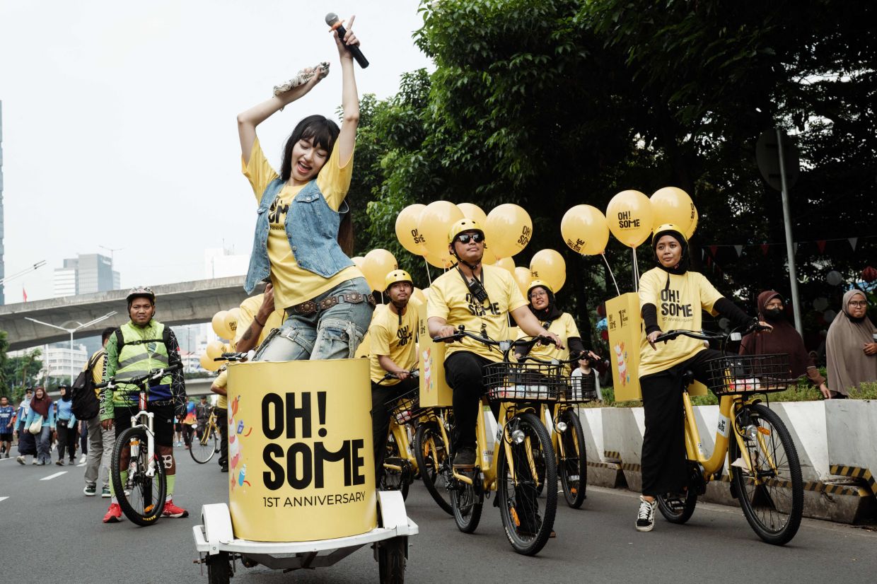 Indonesian singer-songwriter Indahkus performs during a promotional campaign for a local retail company on a street during Car Free Day in Jakarta on Sunday, August 24, 2025. -- Photo by YASUYOSHI CHIBA / AFP
