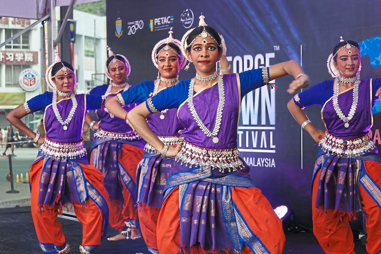 Temple of Fine Arts dancers performing at the festival.