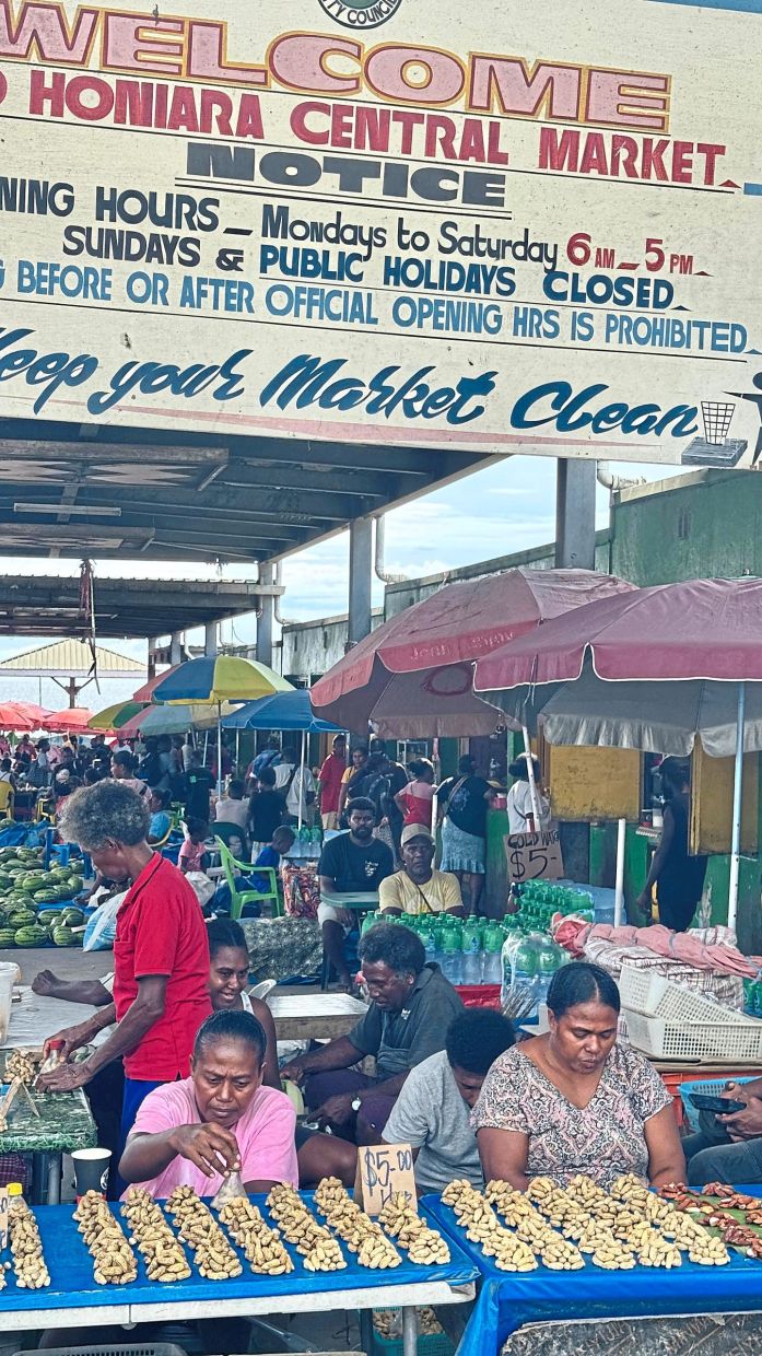 In the central market at Honiara, vegetables, fruits and eggs are not cheap, but are displayed in a very orderly manner, with the prices clearly marked. 