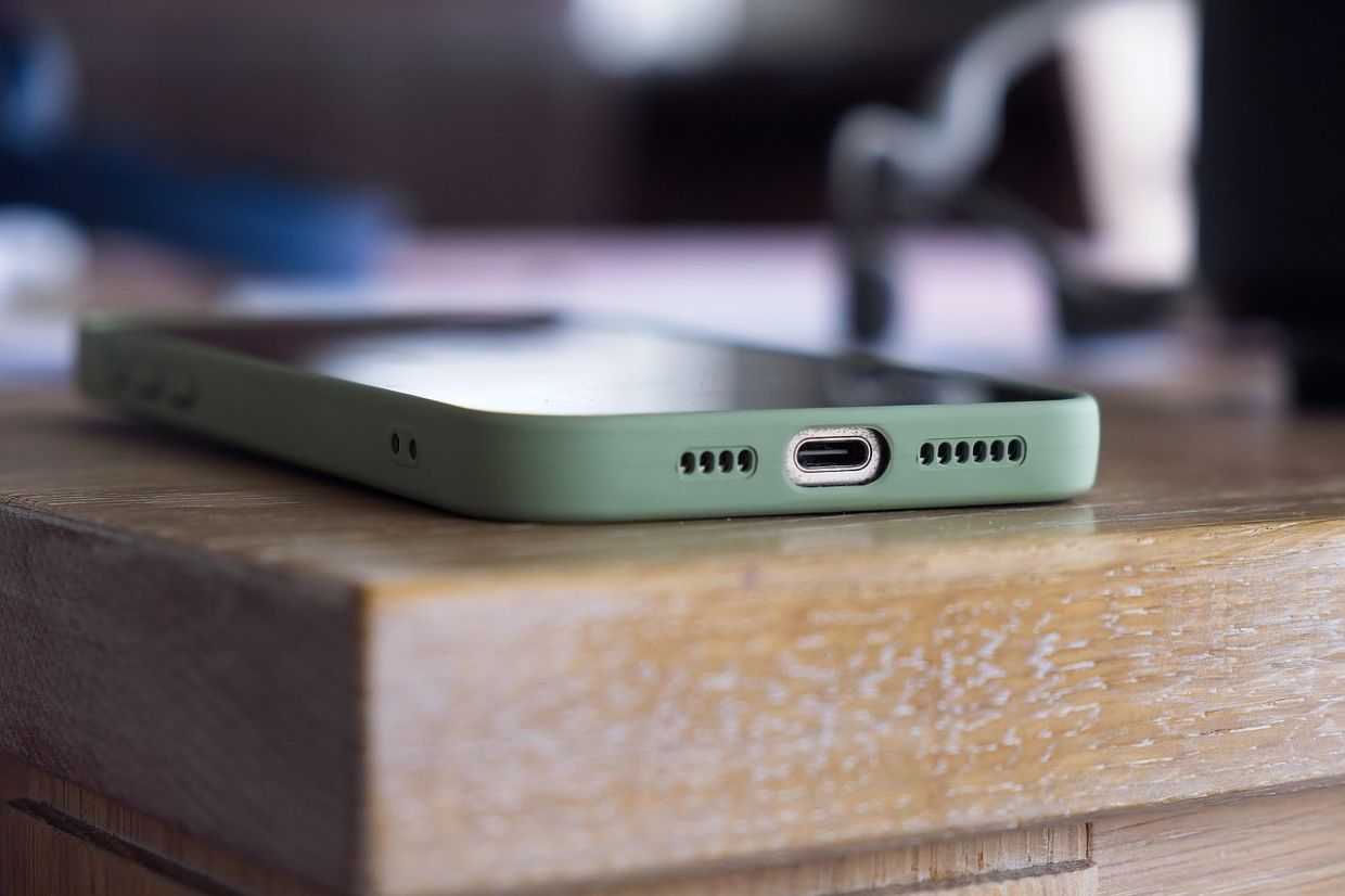 Apple warning for iPhone users: You are vulnerable to 'Zero-Day' attack if ...
