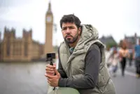 Delivery rider in London 'hunts' for pickpockets in tourist hotspots