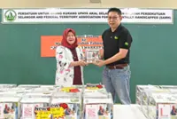 Mini market chain raises RM30,000 for special needs association