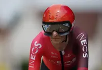 Cycling-Briton Turner outsprints Philipsen to win Vuelta stage four, Gaudu in red