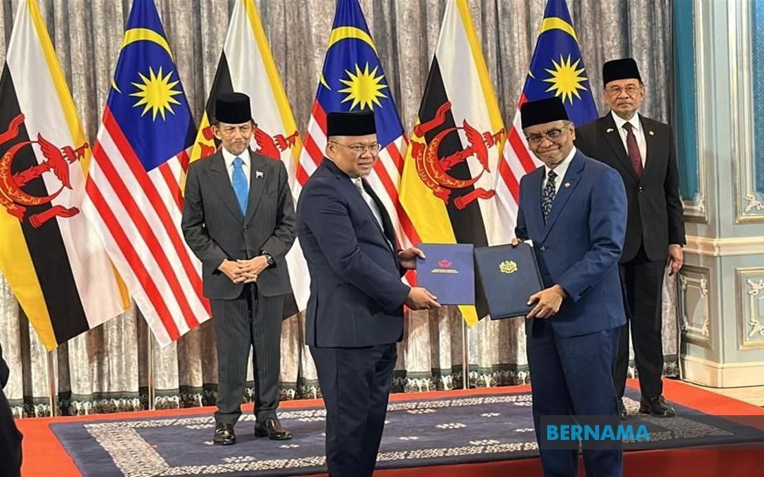 Anwar, Sultan of Brunei hold talks at Seri Perdana