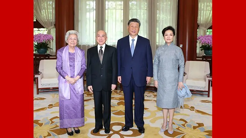 Chinese president Xi and wife meet Cambodian King, Queen Mother