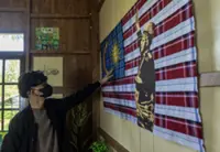 A Kelantan artist finds poetry in kain pelikat and patriotism