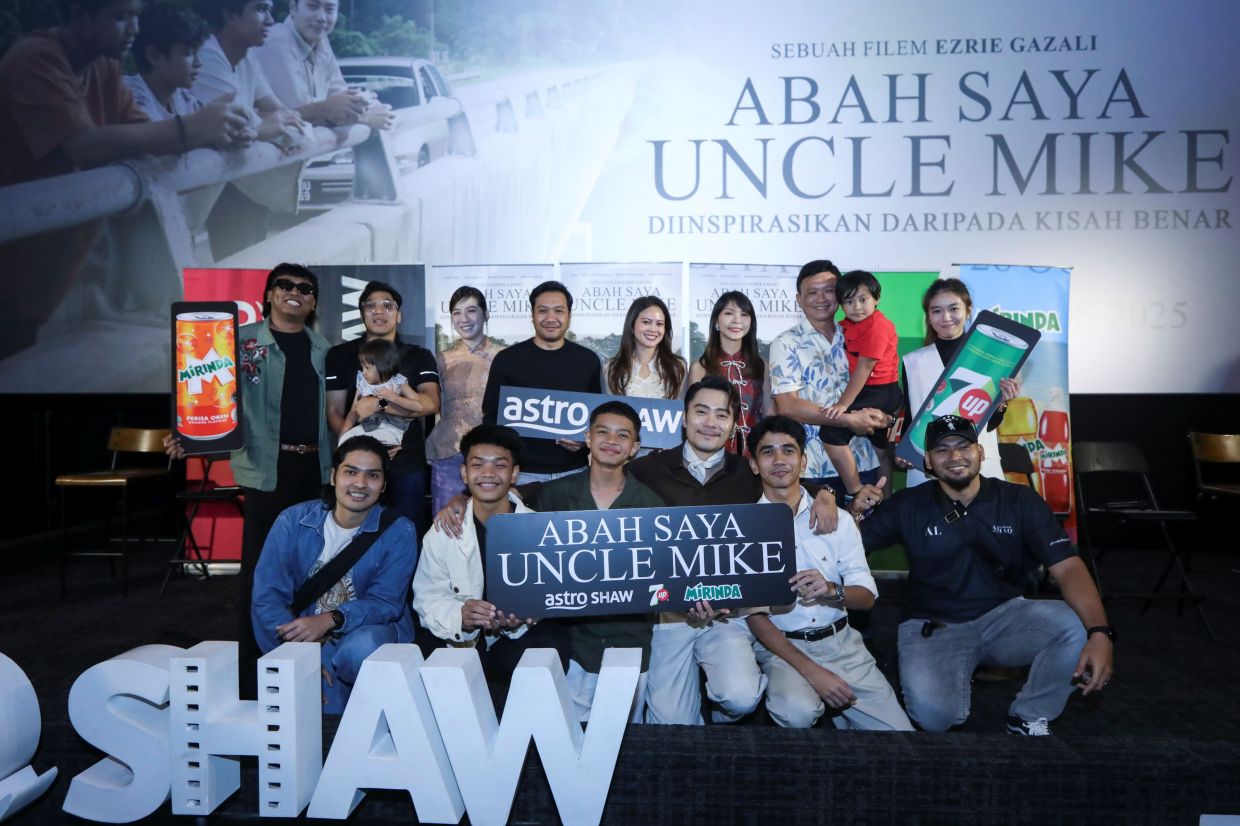 The cast and crew of 'Abah Saya Uncle Mike' with Uncle Mike and his family after the gala screening in Kuala Lumpur. 