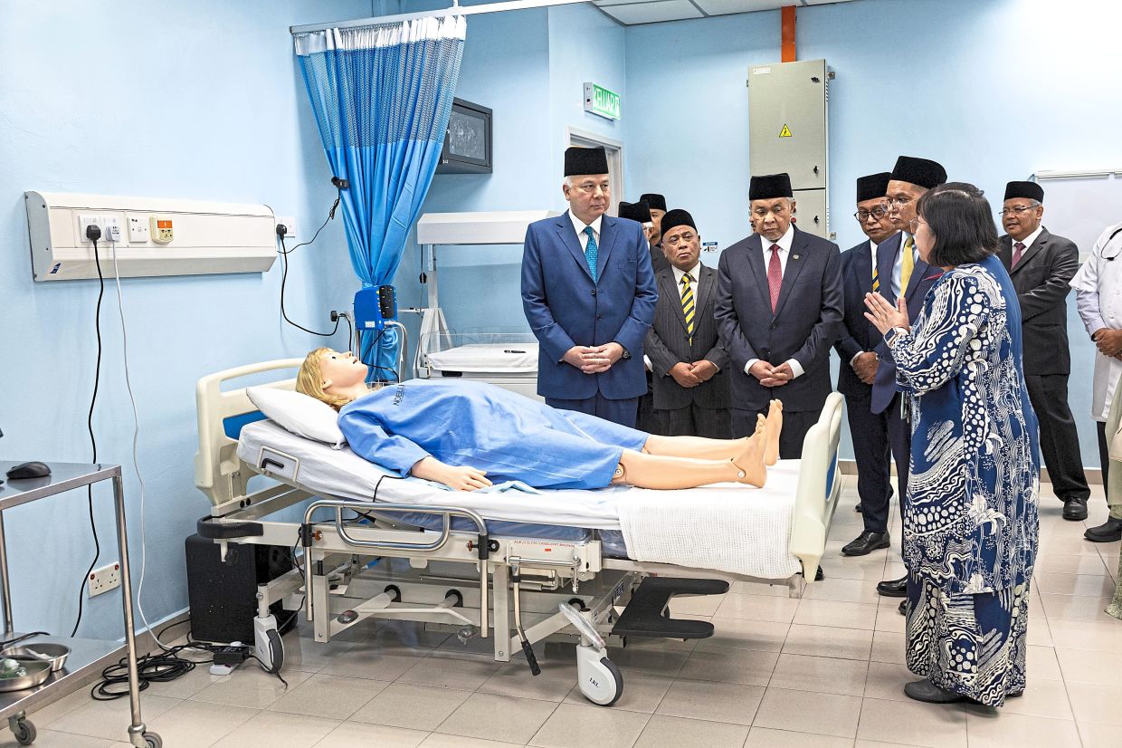 Zahid schlägt Lehrkrankenhaus am Royal College vor
