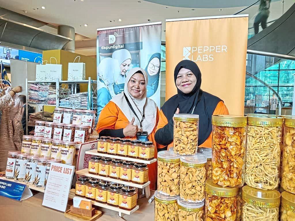 With the help of Pepper Lab’s programme Dapur Digital, Juraini (right) now runs her food business with confidence and even mentors other women to do the same.