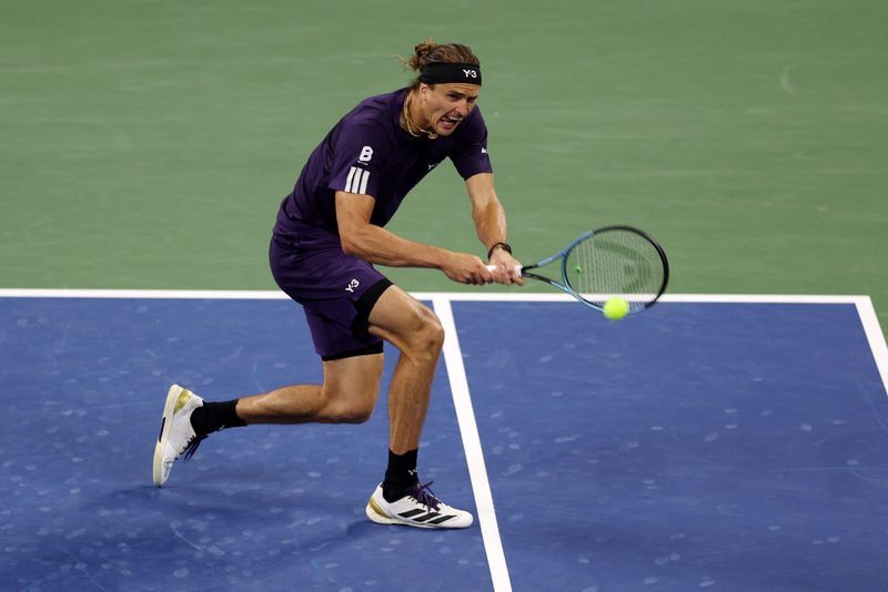 Tennis-Zverev's experience trumps Fearnley's fightback at US Open