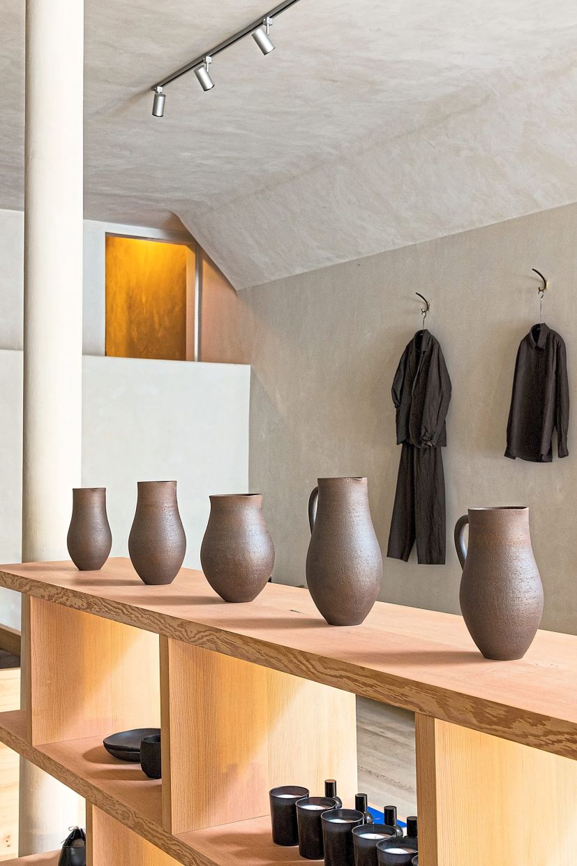 Kinori’s selection of pottery often sells out on his web shop and is displayed like fashion accessories in his Mission District boutique in San Francisco.
