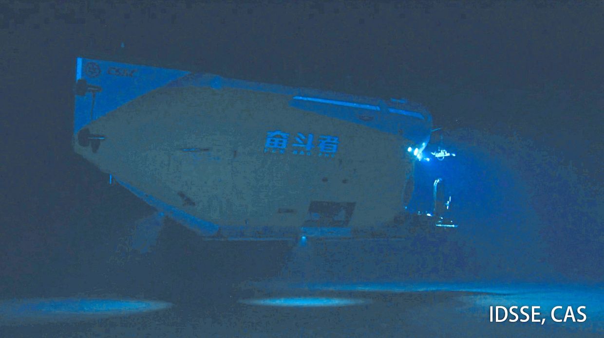 Scientists discover creatures thriving at the bottom of deep-sea ocean ...