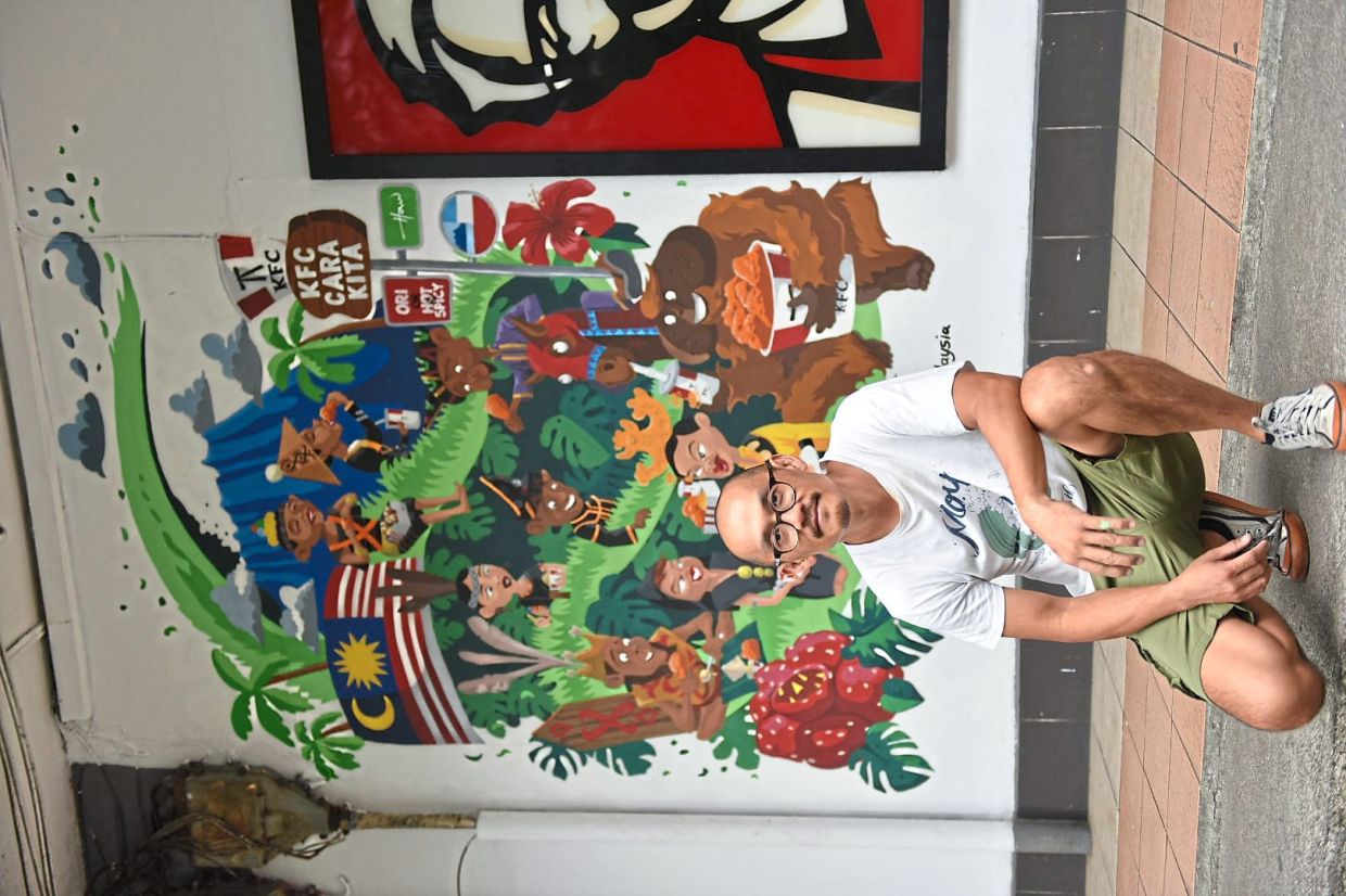 Sabahan artist Haw’s mural at KFC Ranau brings local culture to life, portraying diverse ethnic groups sharing KFC in a spirit of unity alongside Sabah’s beloved icon, the orangutan. 