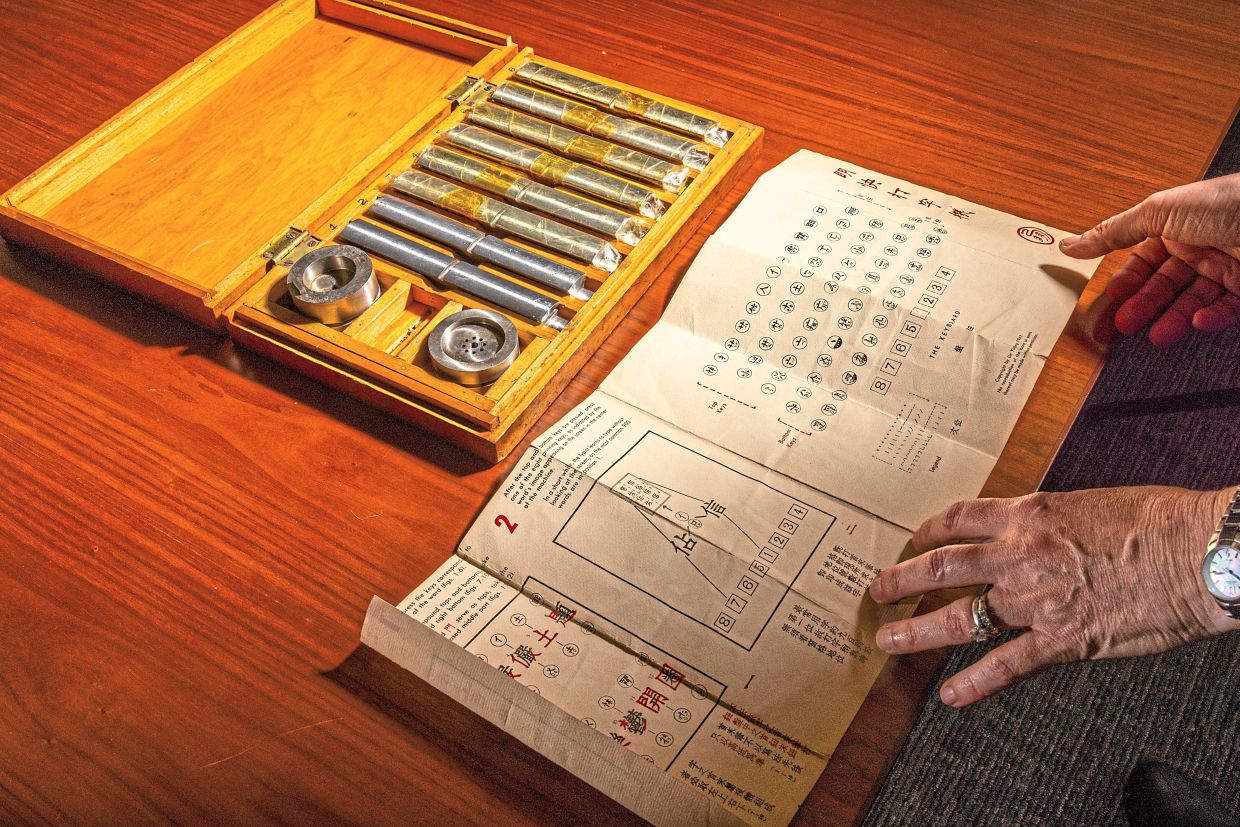 Instructions and a box of tools that could be used to cast more Chinese character bars for the MingKwai 9 typewriter, at Lathrop Library.