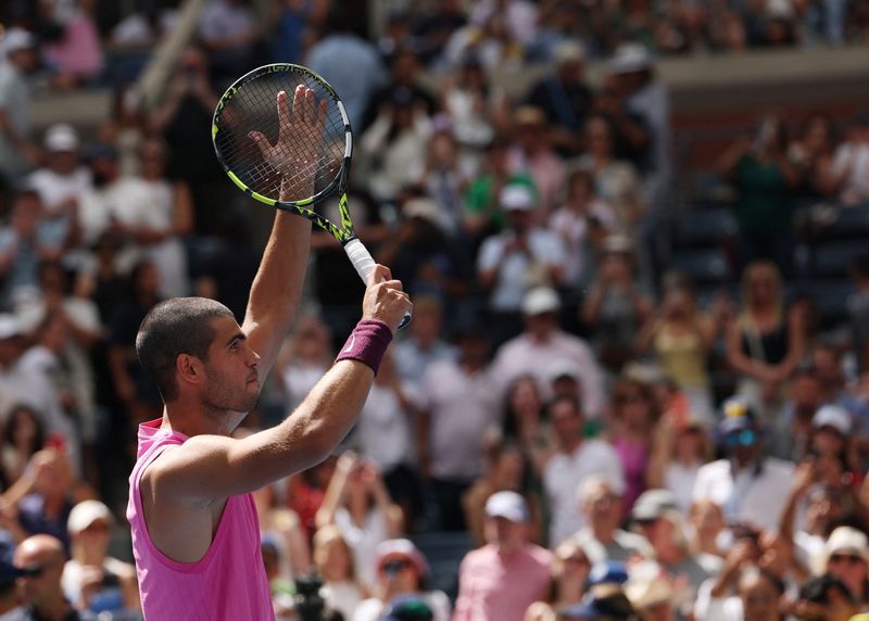 Tennis-Night owl Alcaraz thrives in early third-round U.S. Open win