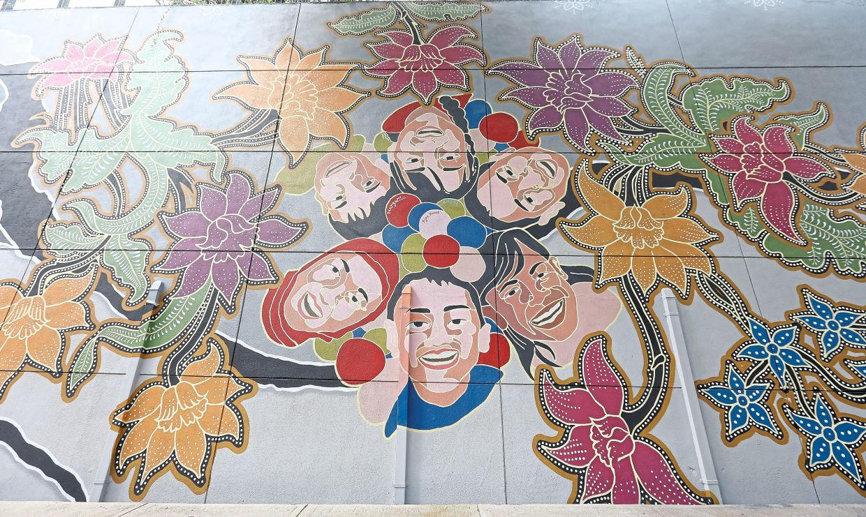 ‘Mural Batik Madani’ in Jalan Parlimen celebrates our batik heritage.