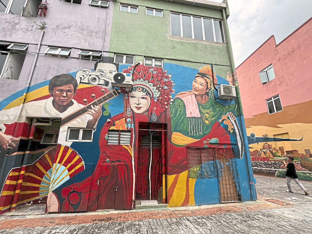 ‘Mural Art @ BBST Walk’ in Sepang portrays local life in vivid colour.