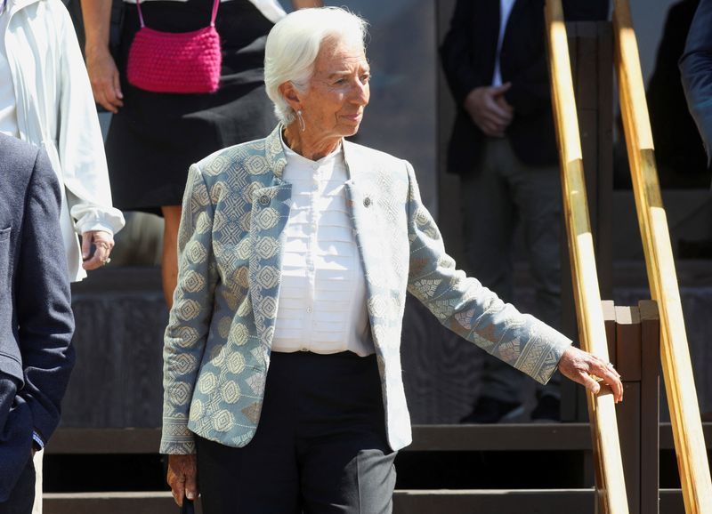 The fall of any euro zone government would be &quot;worrying&quot;, says ECB&#039;s Lagarde