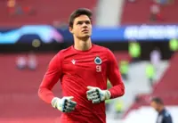 Soccer-Man Utd sign Lammens to shore up goalkeeping position