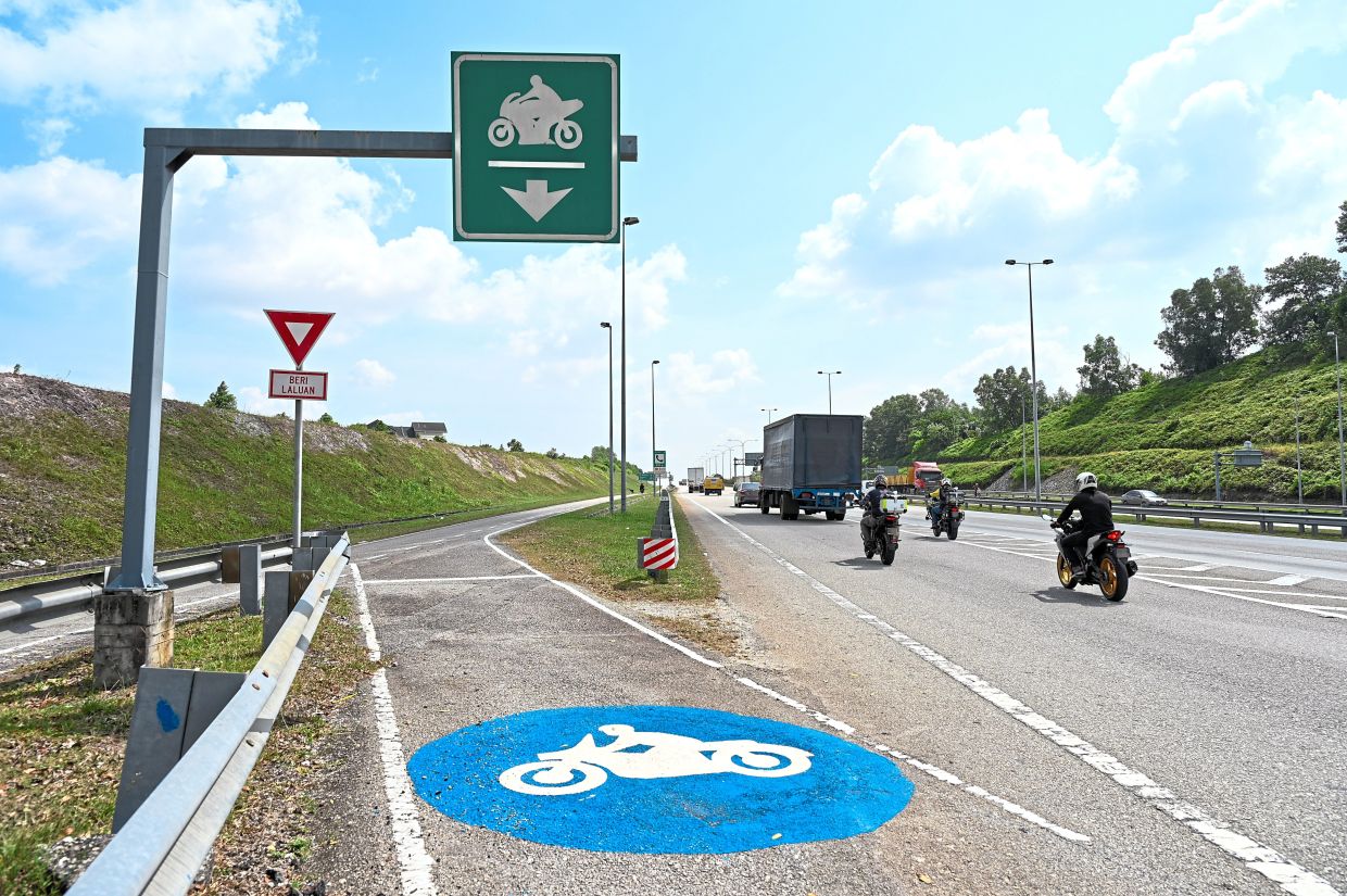 A dedicated motorcycle lane at the Guthrie Corridor Expressway.