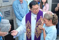 Priest who defied drug war honoured