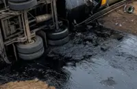 Trailer crashes into lamp post causing oil spill in Bukit Minyak