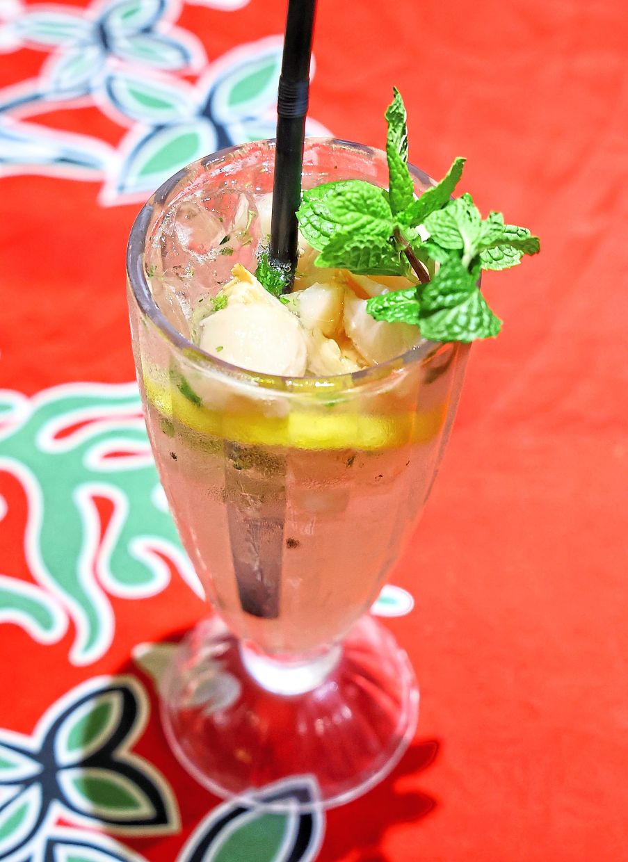 Floral Sparkling Lemon Lychee.